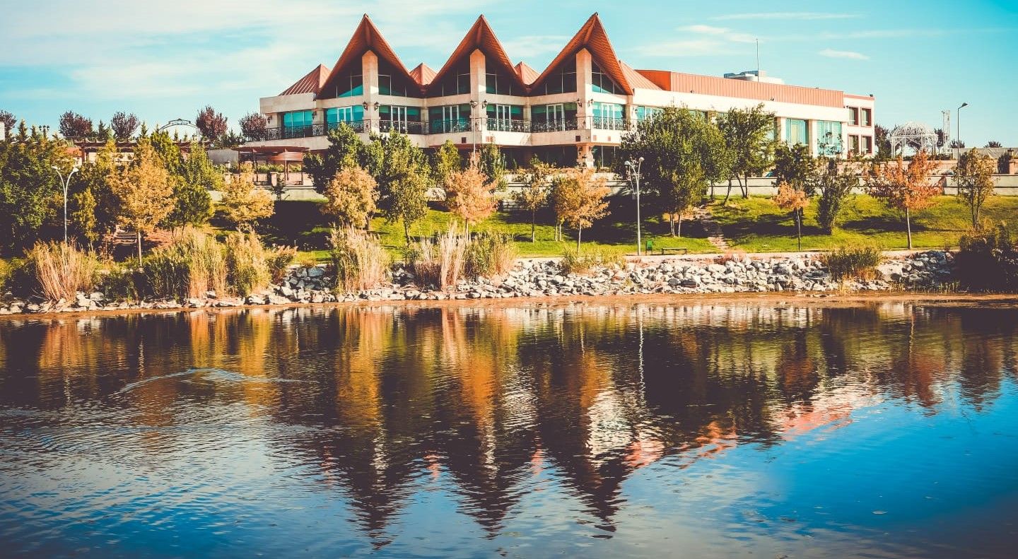 Mogan Gölü manzaralı Kronos Hotel