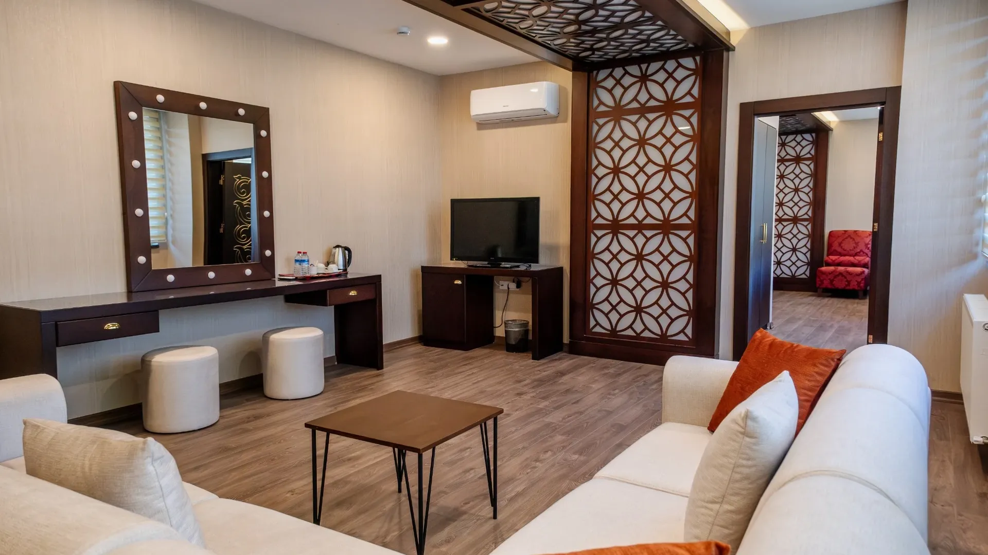 Kronos Hotel aile süiti