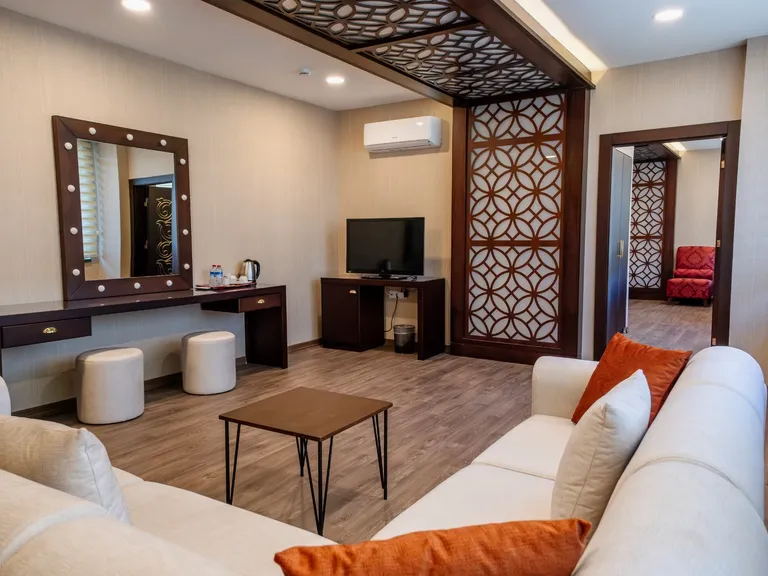 Kronos Hotel aile süiti