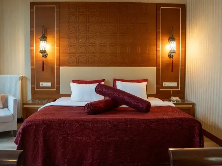 Kronos Hotel suit oda
