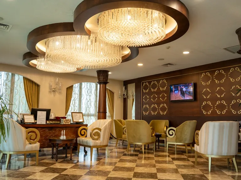 Kronos Hotel resepsiyon alanı